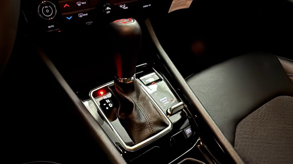 Used 2025 Jeep Compass Latitude w/ Altitude Special Edition image 32