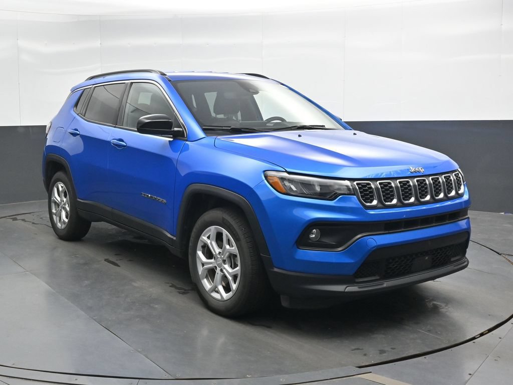 Used 2024 Jeep Compass Latitude AWD/4WD image 4