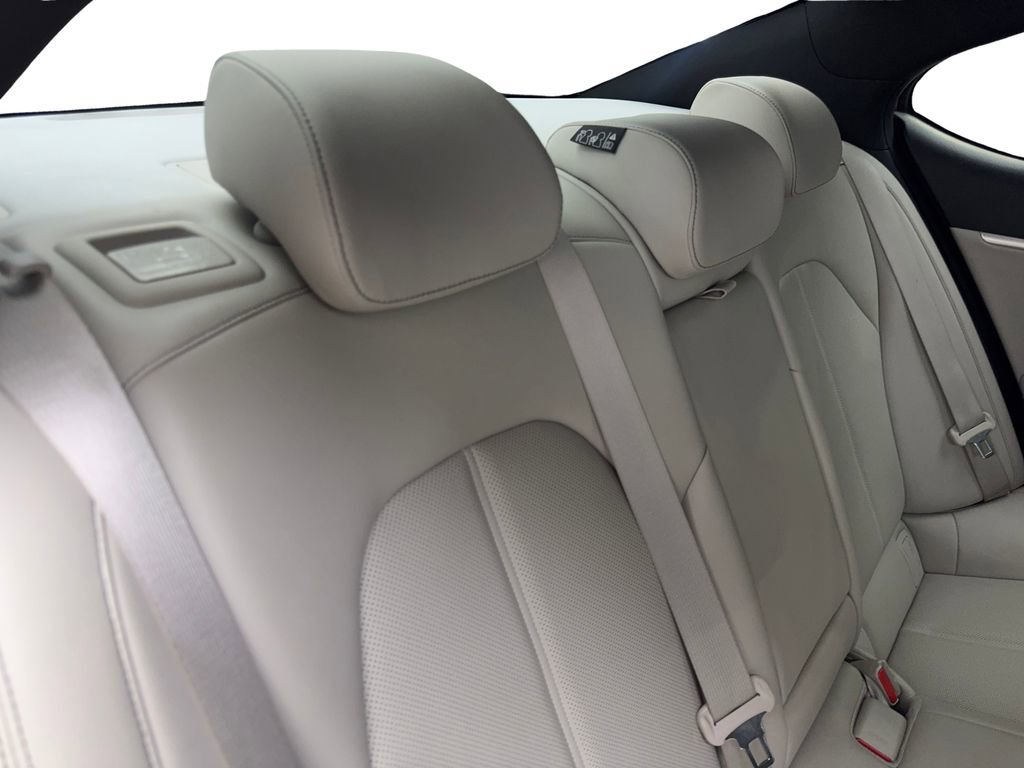 Used 2023 Genesis G70 2.0T image 41