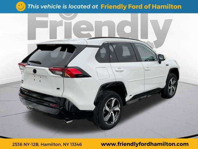 Used 2024 Toyota RAV4 SE w/ Weather & Moonroof Package image 7