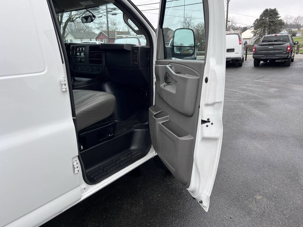 Used 2018 GMC Savana 2500 Extended image 26