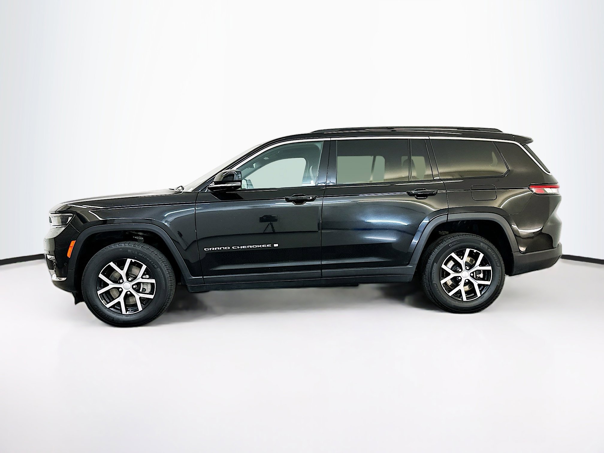 Used 2024 Jeep Grand Cherokee L Limited w/ Luxury Tech Group II image 4
