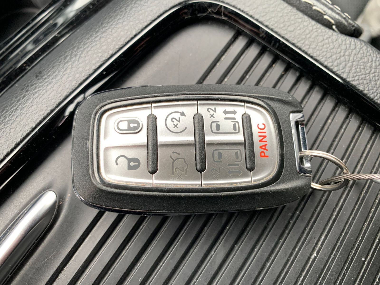 Used 2025 Chrysler Pacifica Limited image 24