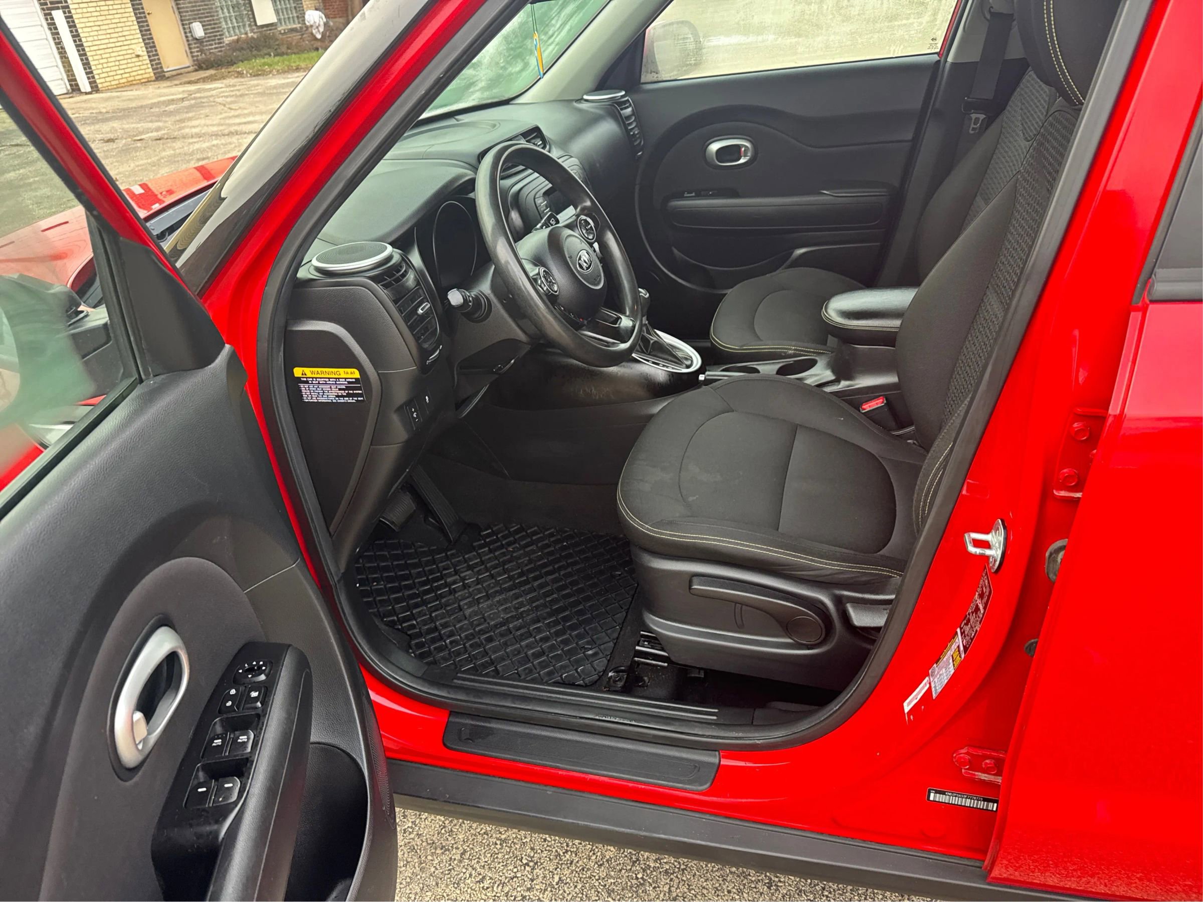 Used 2015 Kia Soul + image 10