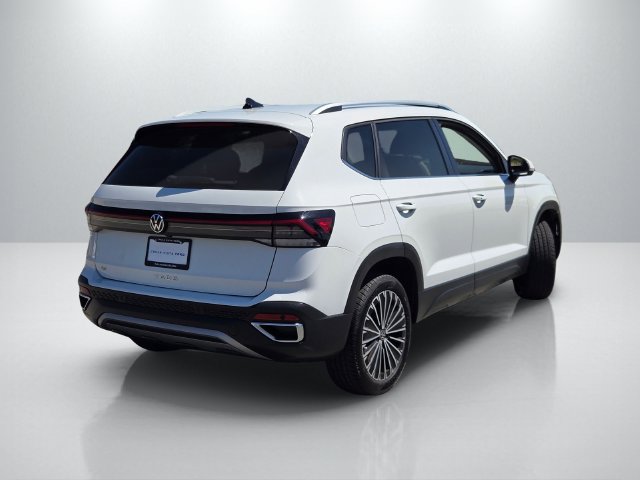Used 2025 Volkswagen Taos SE FWD image 4