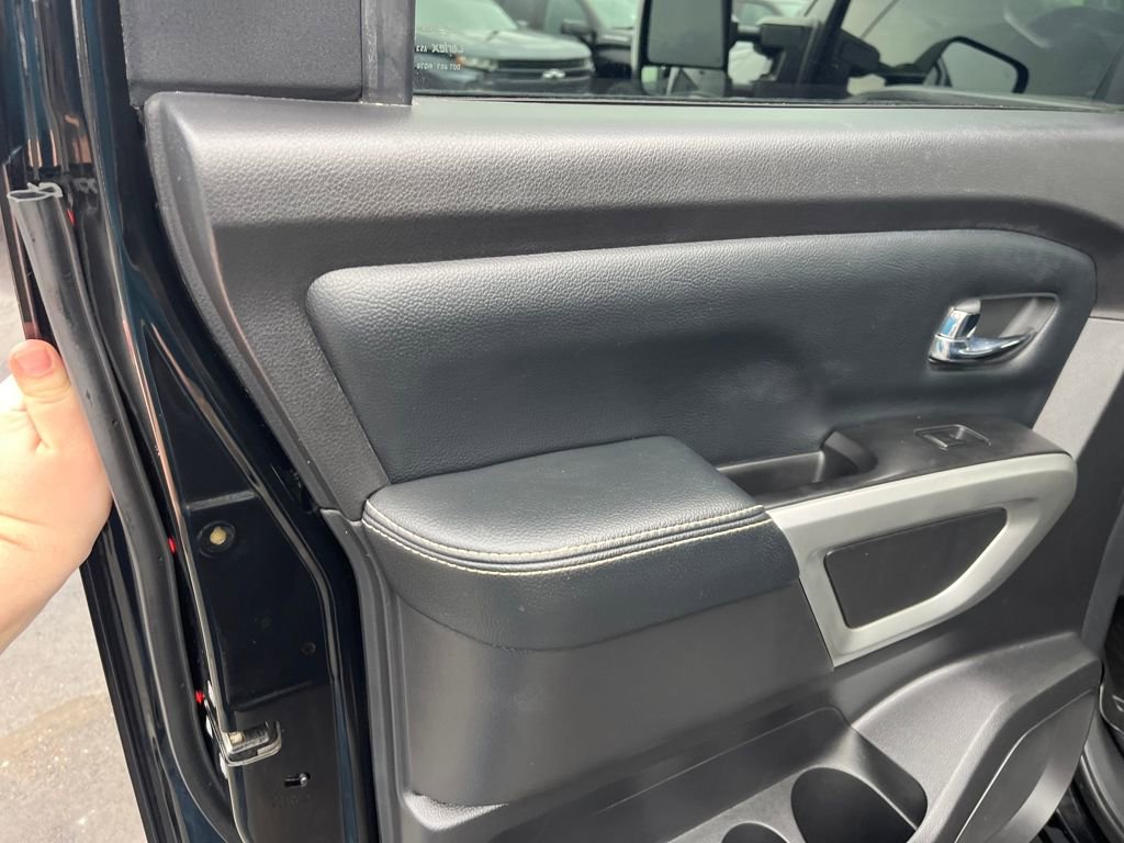 Used 2017 Nissan Titan PRO-4X image 21