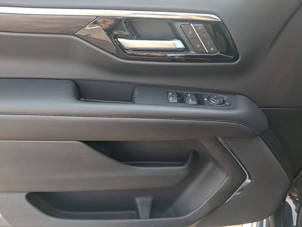 Certified 2025 Chevrolet Suburban LT AWD/4WD image 14