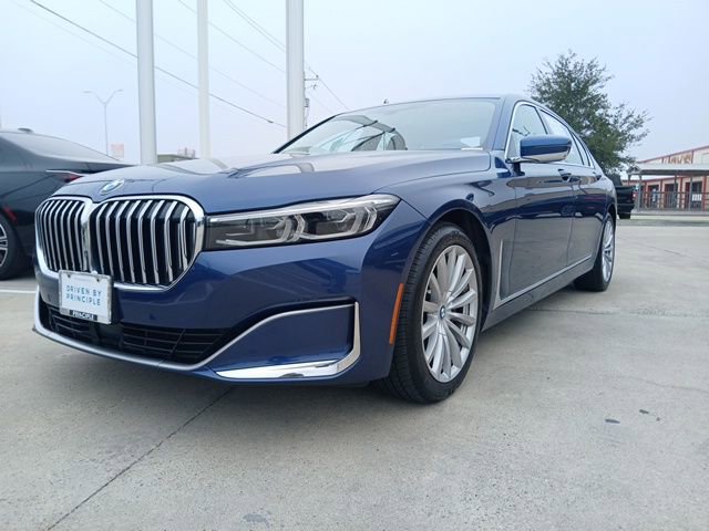 Used 2022 BMW 740i w/ Premium Package image 3