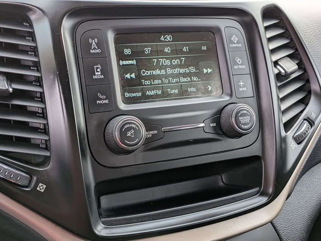 Used 2017 Jeep Cherokee Sport image 25