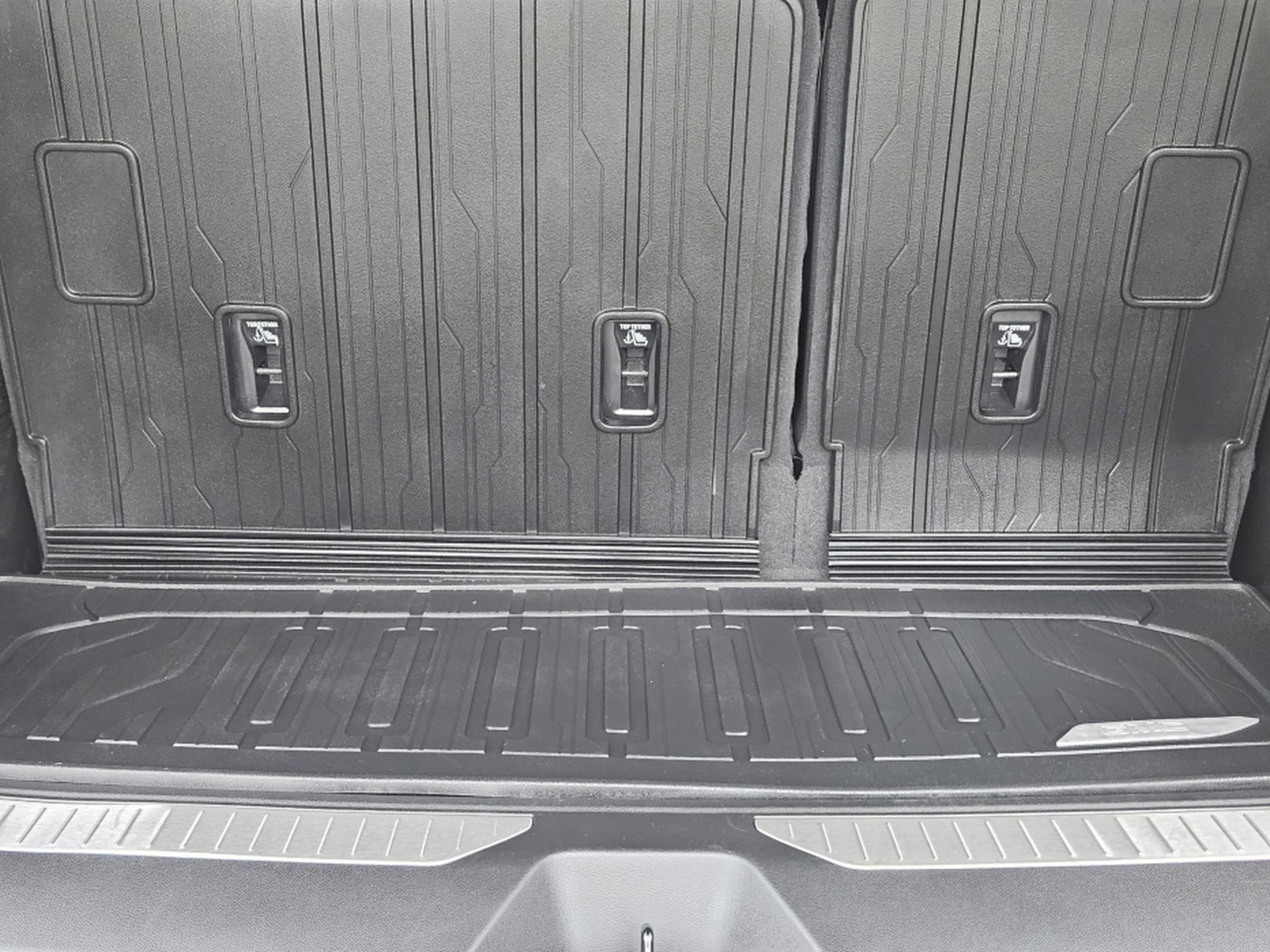 Used 2023 GMC Yukon Denali w/ LPO, Floor Liner Package image 27