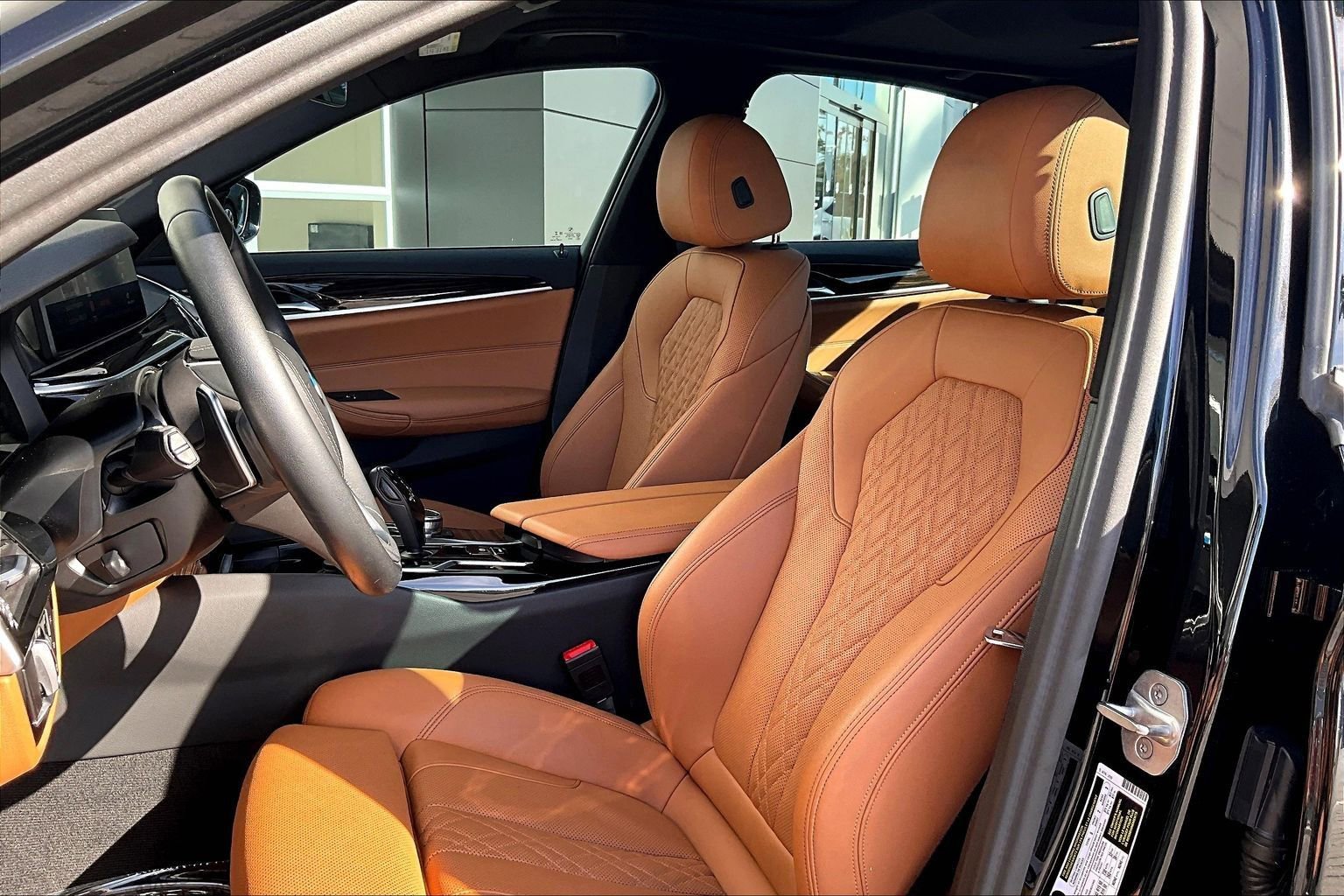 Used 2023 BMW 530i w/ Convenience Package image 25