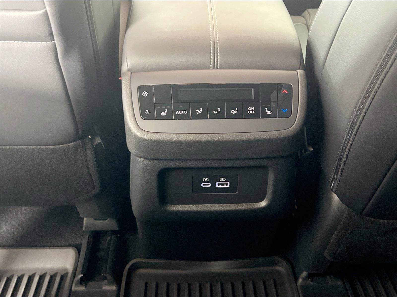 Used 2025 Nissan Pathfinder SL w/ SL Premium Package image 23