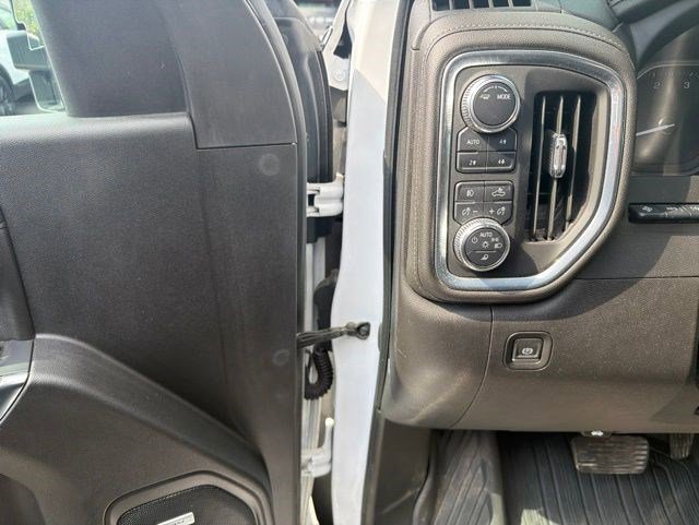 Used 2023 GMC Sierra 2500 Denali w/ Denali Ultimate Package AWD/4WD image 9
