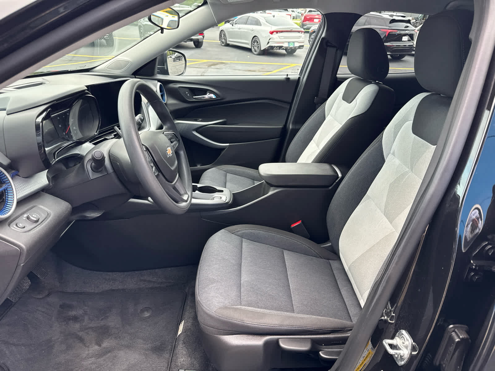 Used 2024 Chevrolet Trax LS w/ LS Convenience Package FWD image 17