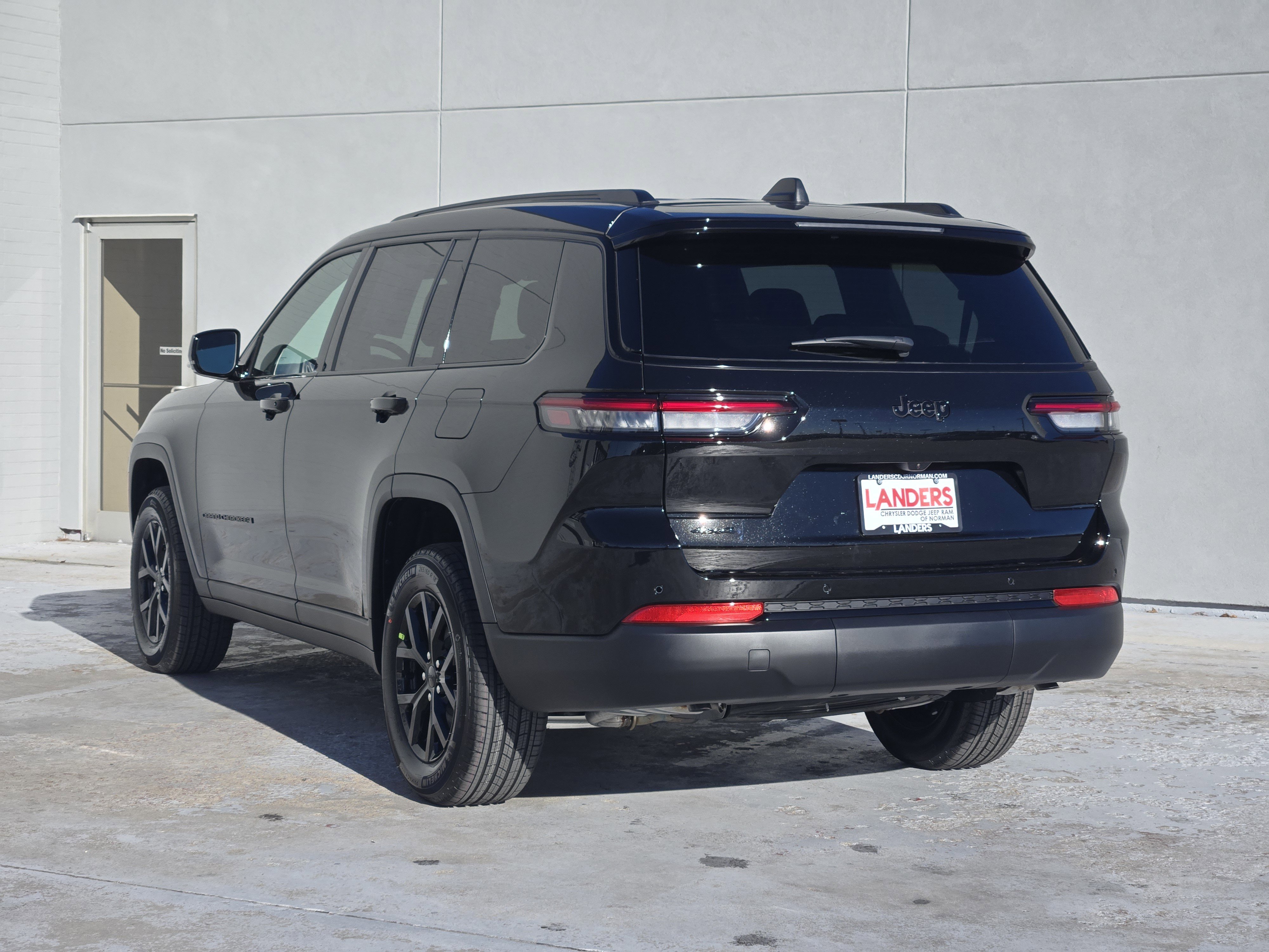 New 2025 Jeep Grand Cherokee L Laredo image 3