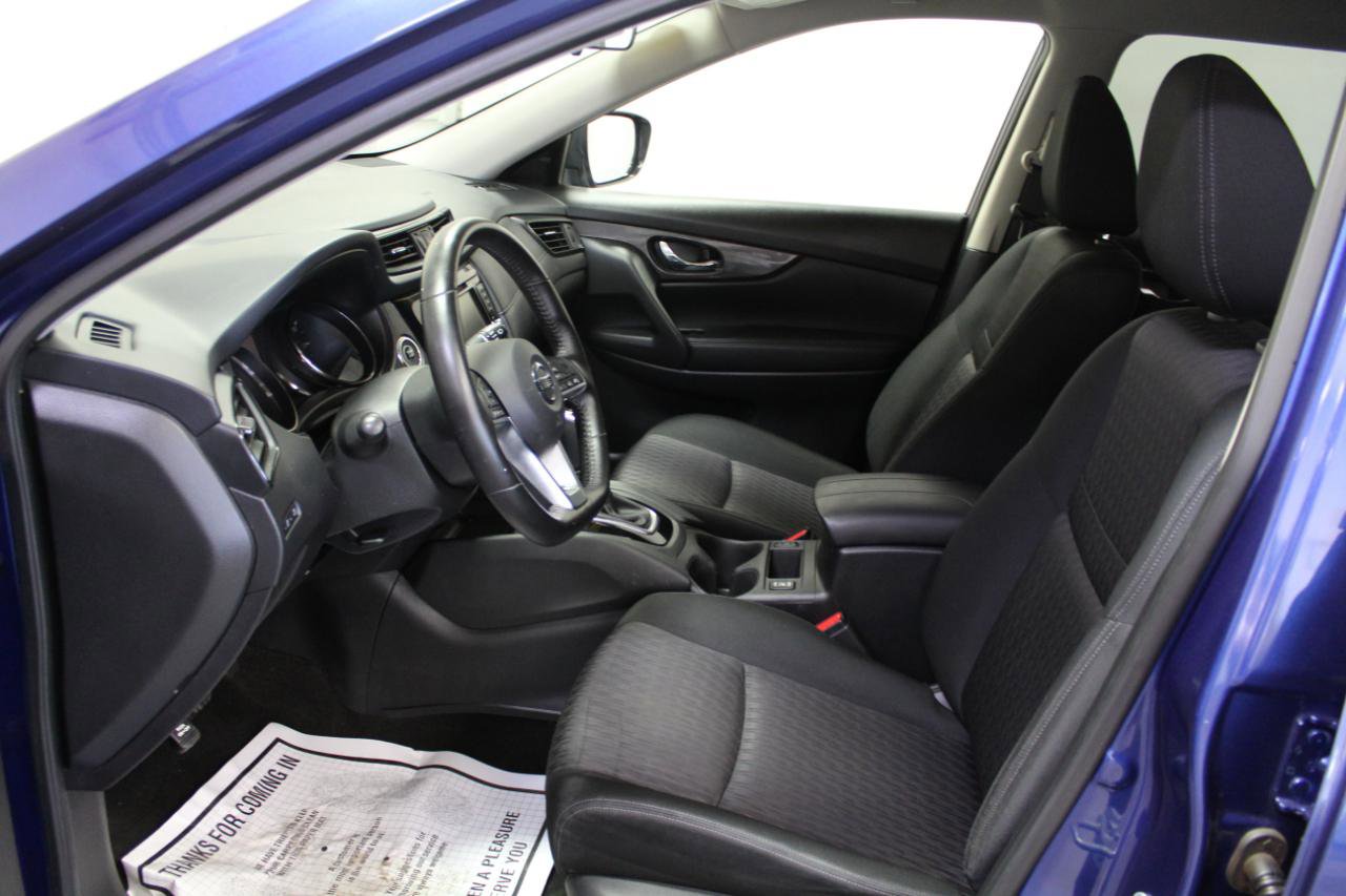 Used 2018 Nissan Rogue SV AWD/4WD image 17
