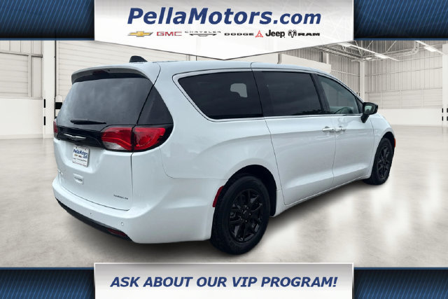 New 2027 Chrysler Pacifica LX FWD image 3