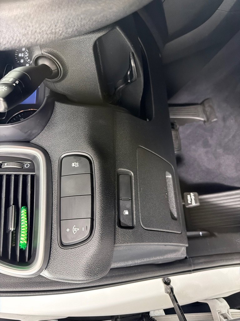 Used 2020 Kia Sorento L FWD image 13