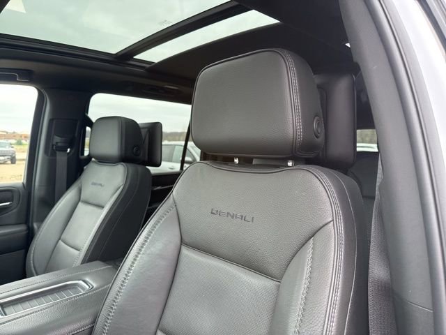 Used 2024 GMC Yukon XL Denali w/ Advanced Technology Package image 11