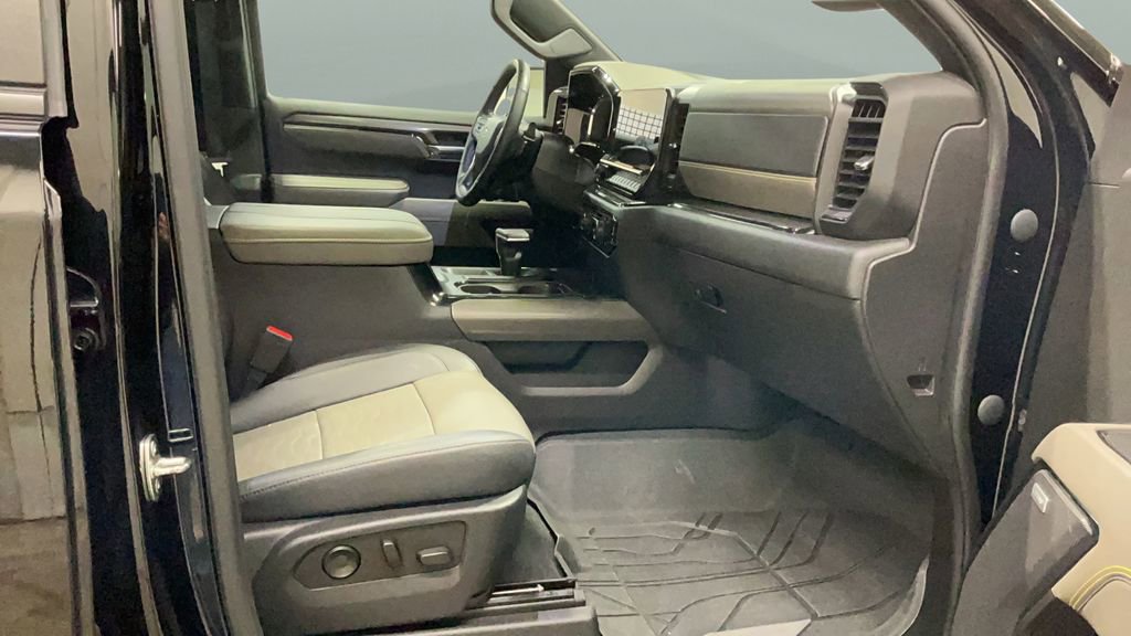 Used 2023 Chevrolet Silverado 1500 ZR2 image 27