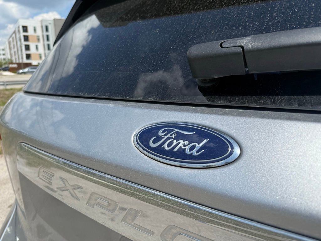 Used 2020 Ford Explorer XLT w/ Equipment Group 202A image 12