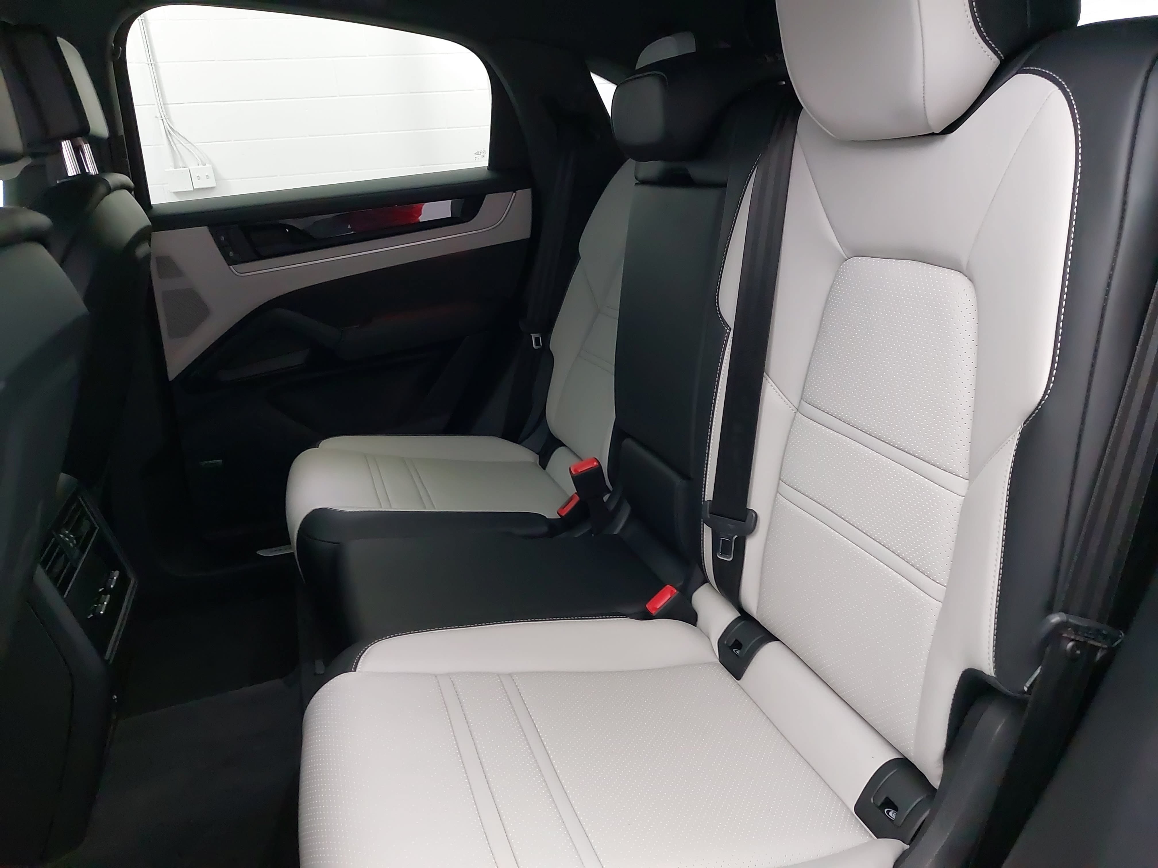 Certified 2024 Porsche Cayenne S AWD/4WD image 16