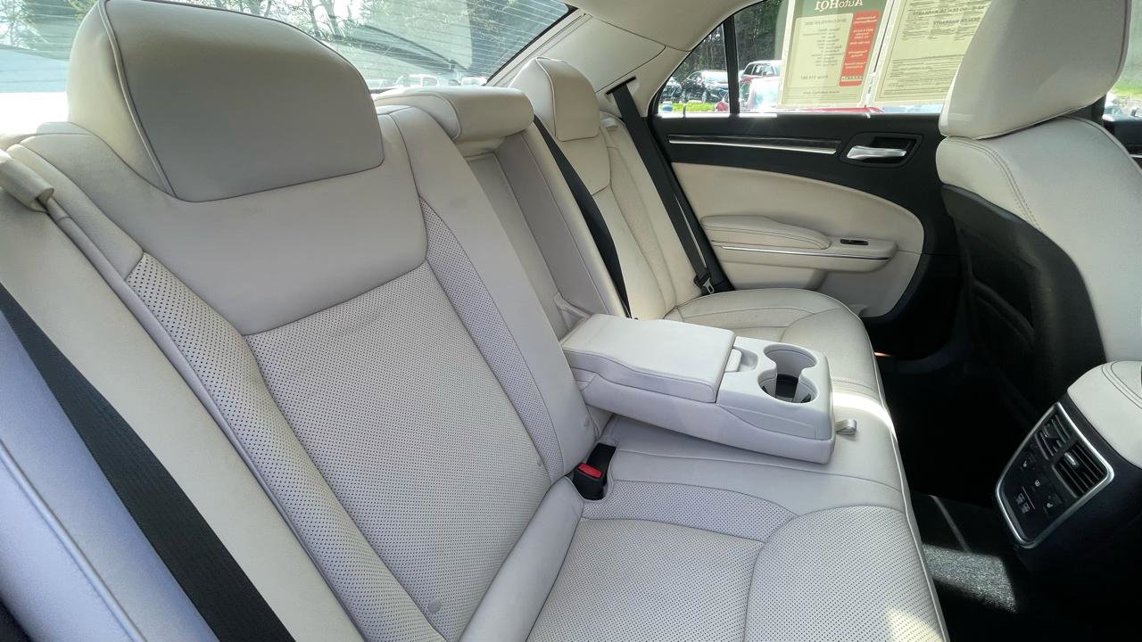 Used 2015 Chrysler 300 C w/ Light Group image 27