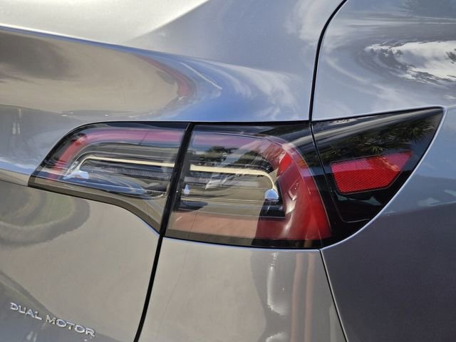 Used 2025 Tesla Model Y Long Range image 9