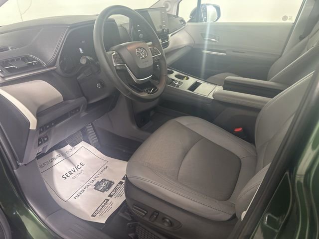 Used 2023 Toyota Sienna Limited AWD/4WD image 10