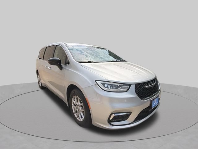 Used 2024 Chrysler Pacifica Touring-L FWD image 7