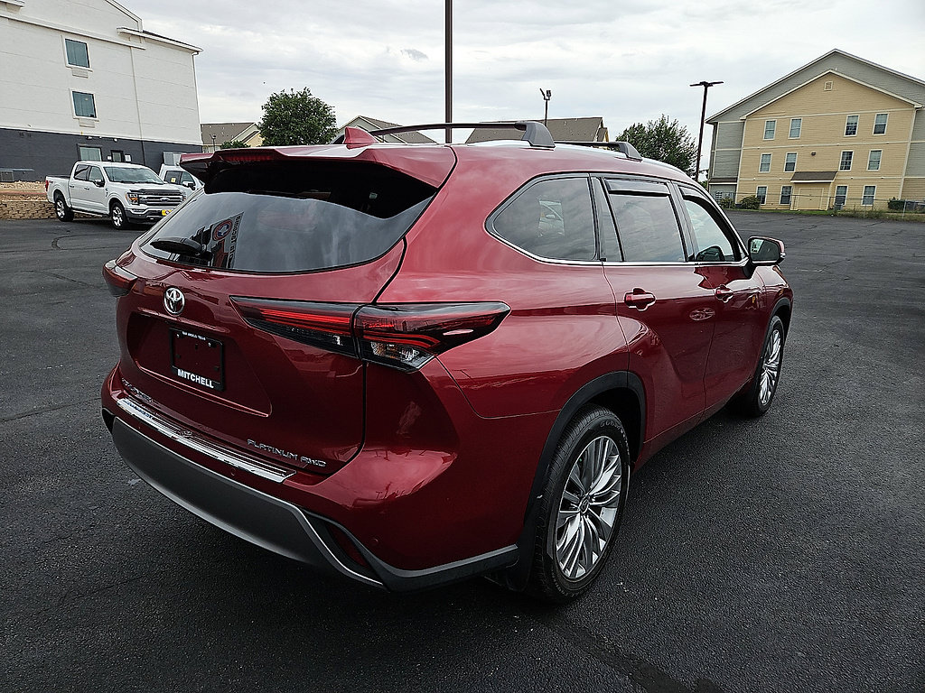 Used 2024 Toyota Highlander Platinum AWD/4WD image 5