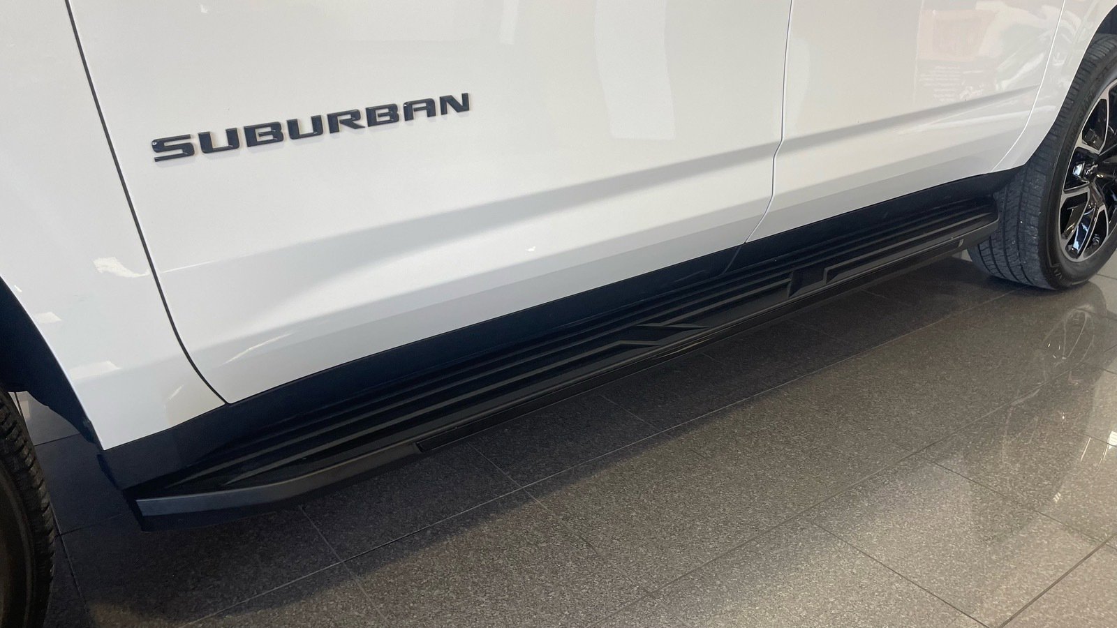 Used 2024 Chevrolet Suburban RST w/ Luxury Package image 23