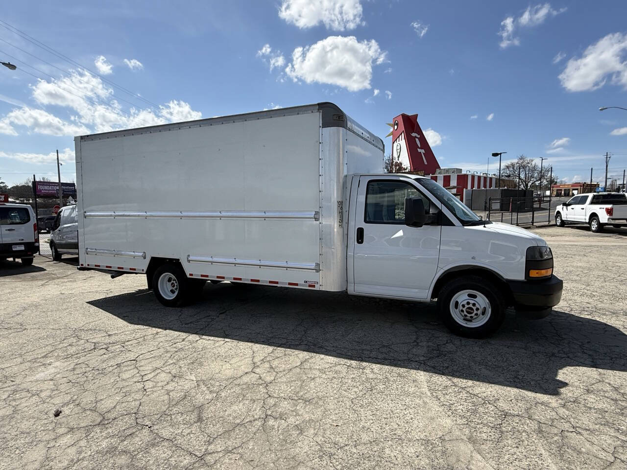 Used 2021 GMC Savana 3500 Extended w/ Power Convenience Package RWD image 18