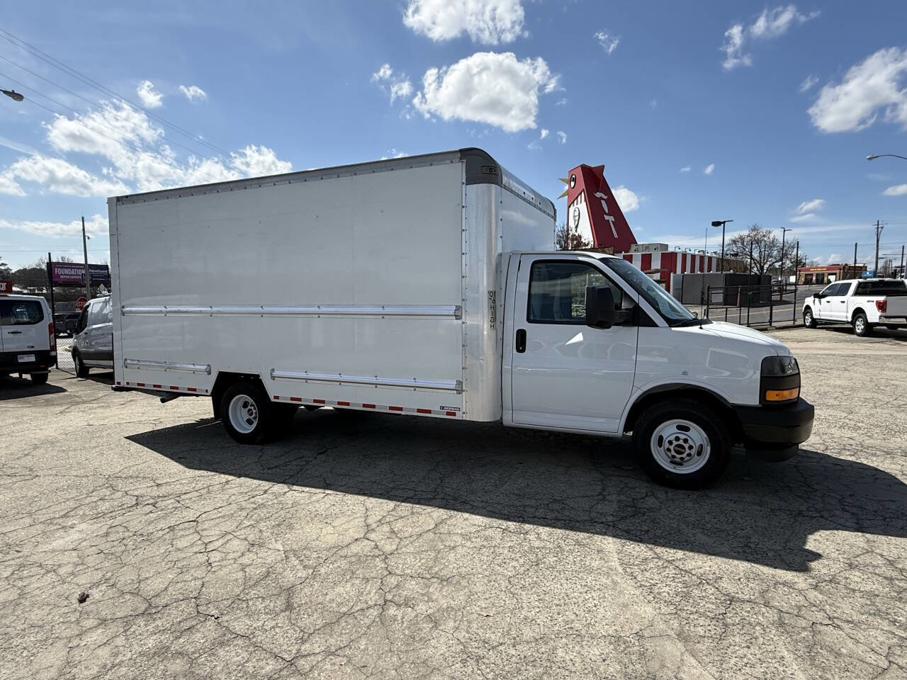 Used 2021 GMC Savana 3500 Extended w/ Power Convenience Package RWD image 18