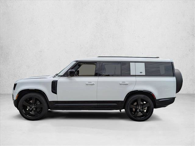 Used 2024 Land Rover Defender 130 X-Dynamic SE image 9