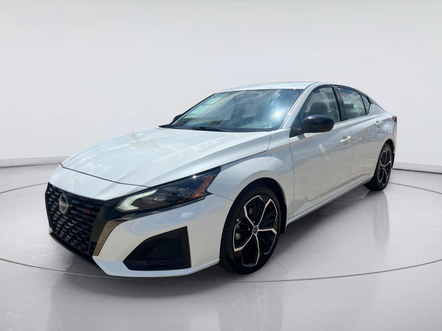 Used 2025 Nissan Altima 2.5 SR FWD image 7