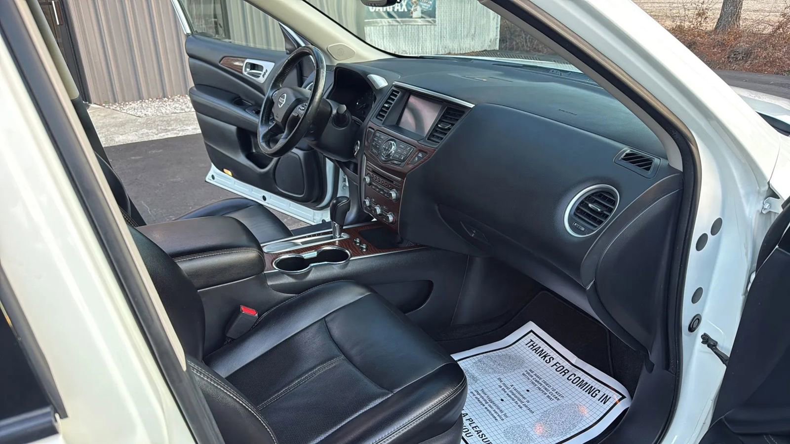 Used 2018 Nissan Pathfinder Platinum image 16