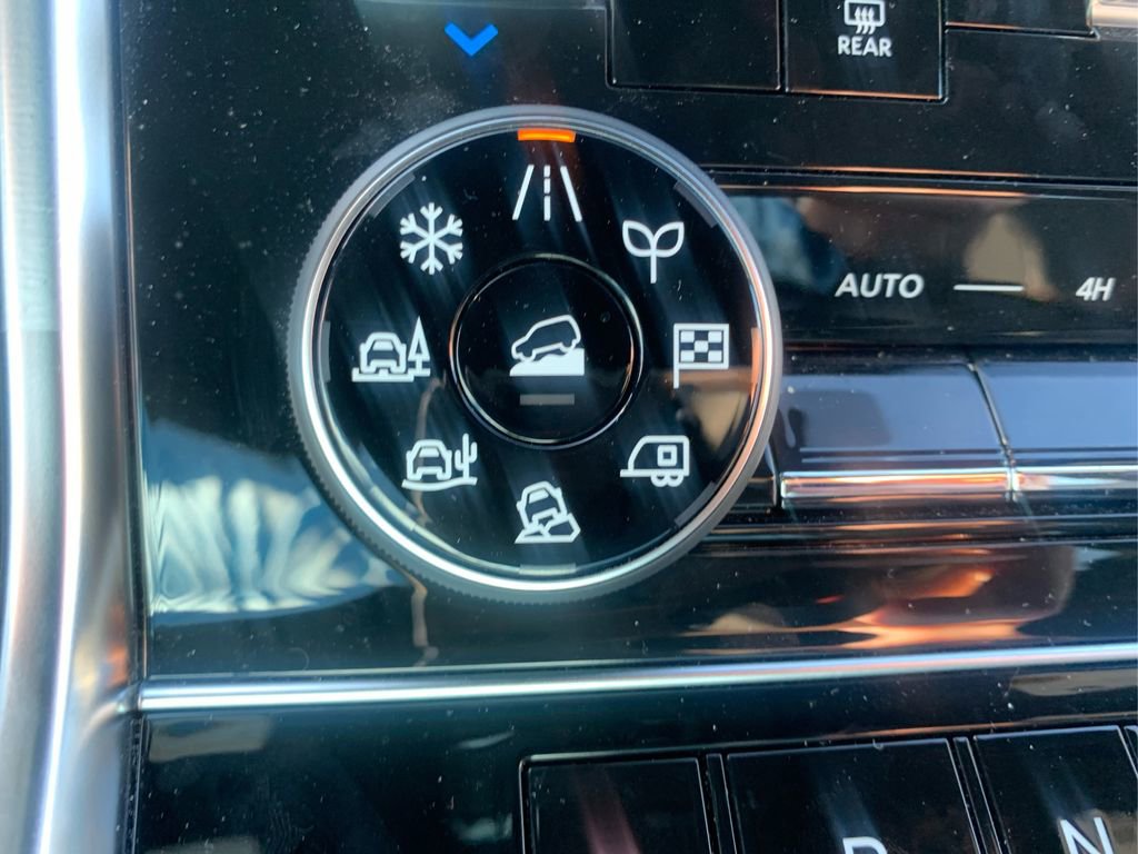 New 2025 Nissan Armada SL w/ Captain's Chari Seat Package image 31
