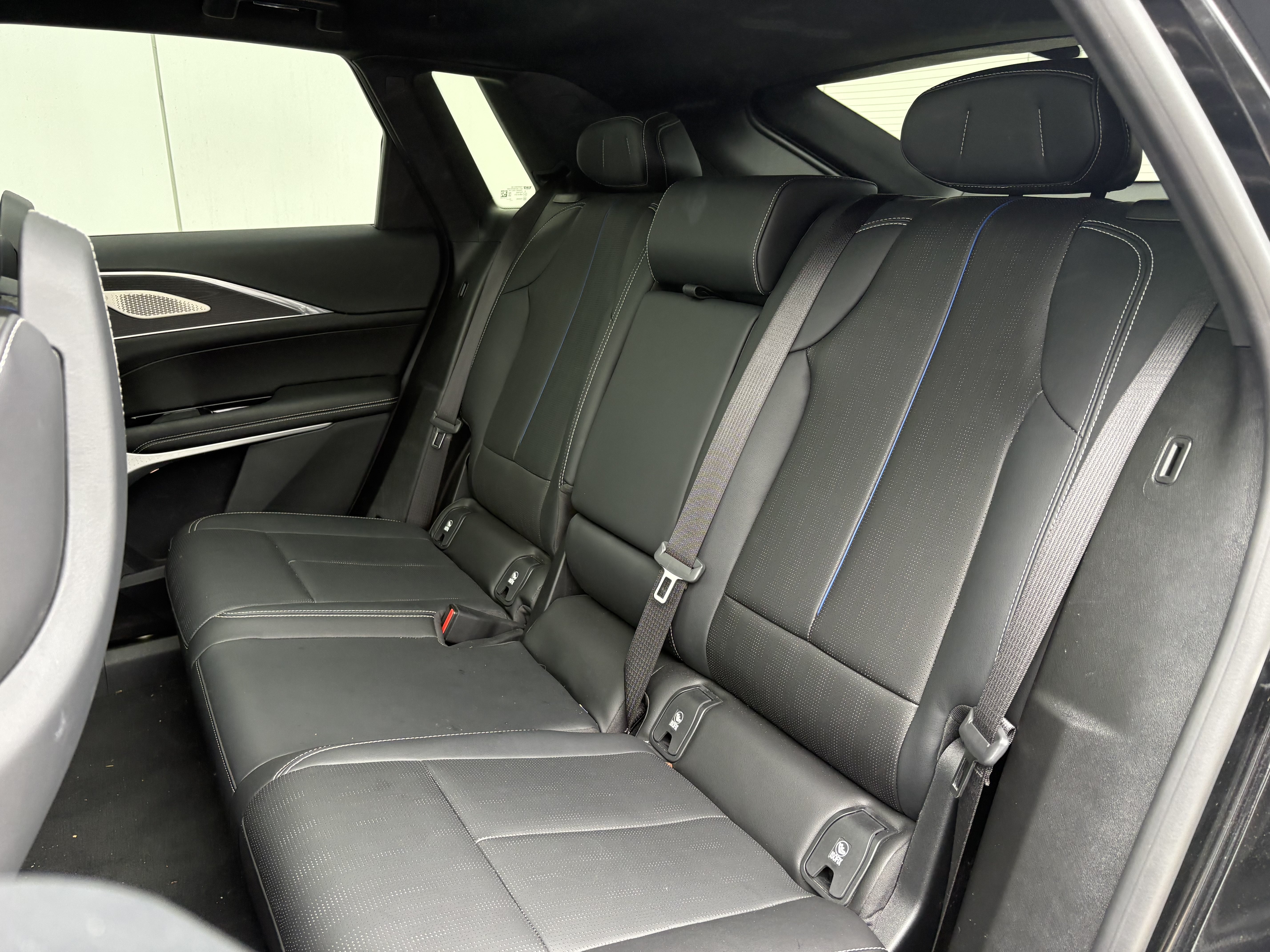 Used 2024 Cadillac Lyriq Luxury AWD/4WD image 12