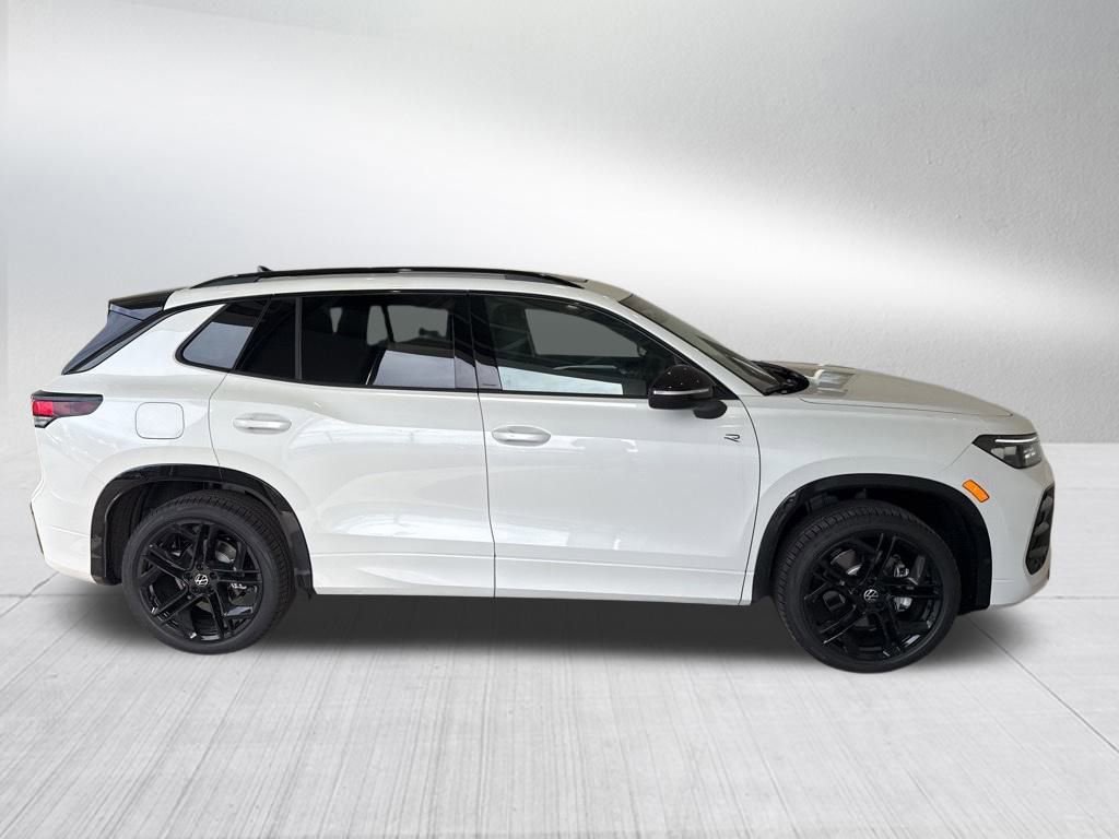 New 2025 Volkswagen Tiguan SE R-Line image 6