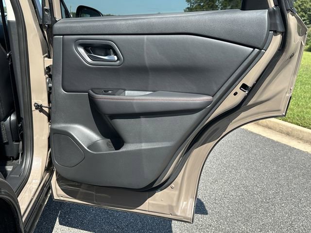 Certified 2025 Nissan Rogue SV image 17