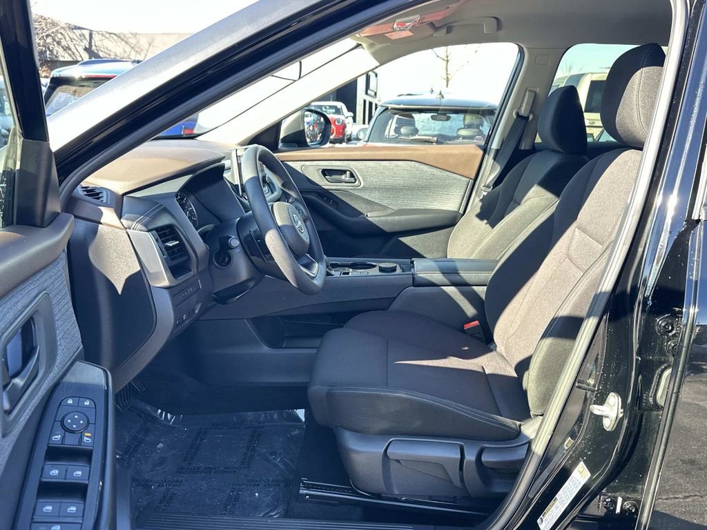 Used 2023 Nissan Rogue S image 24