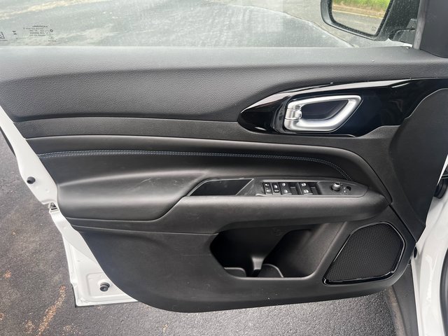 New 2025 Jeep Compass Latitude w/ Altitude Special Edition image 11