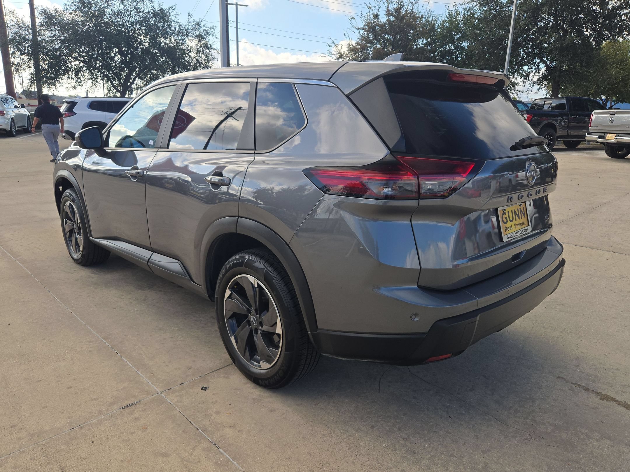 Used 2024 Nissan Rogue SV AWD/4WD image 5