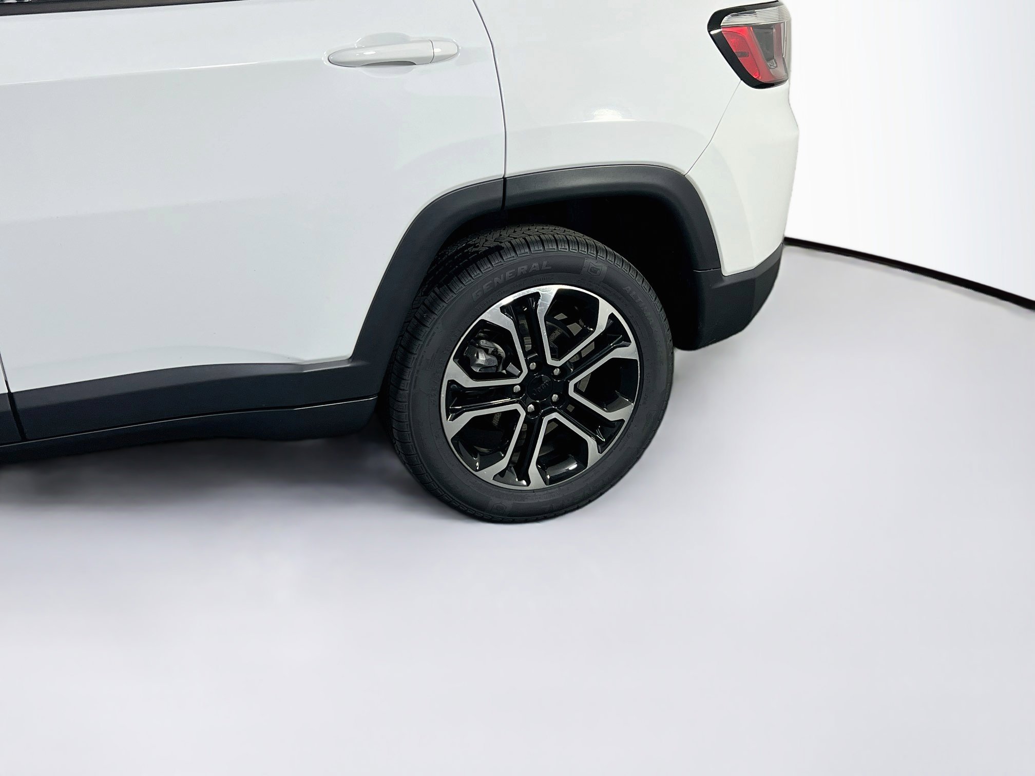 Used 2022 Jeep Compass Limited w/ Sun and Sound Group AWD/4WD image 29