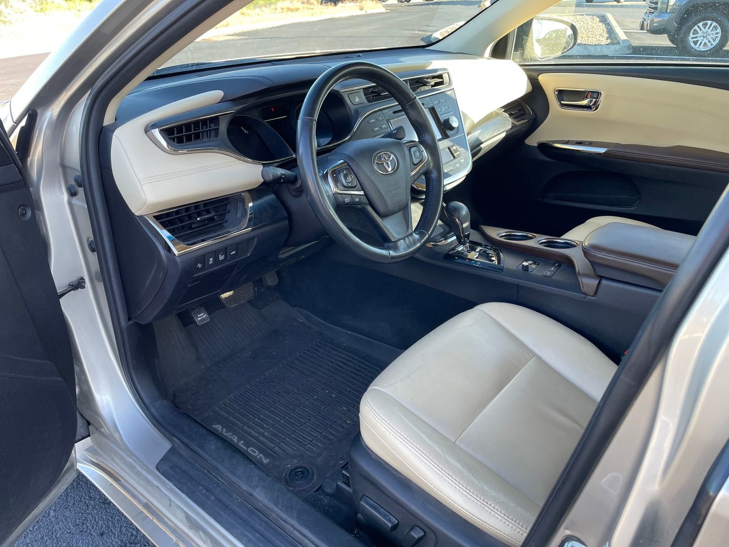 Used 2017 Toyota Avalon Touring w/ All Weather Liner Package FWD image 10