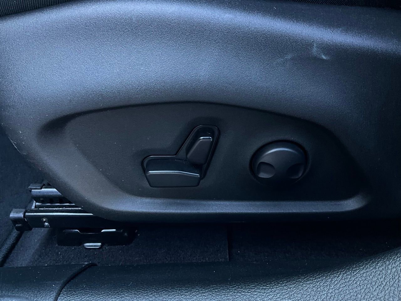 Used 2025 Jeep Compass Limited image 11