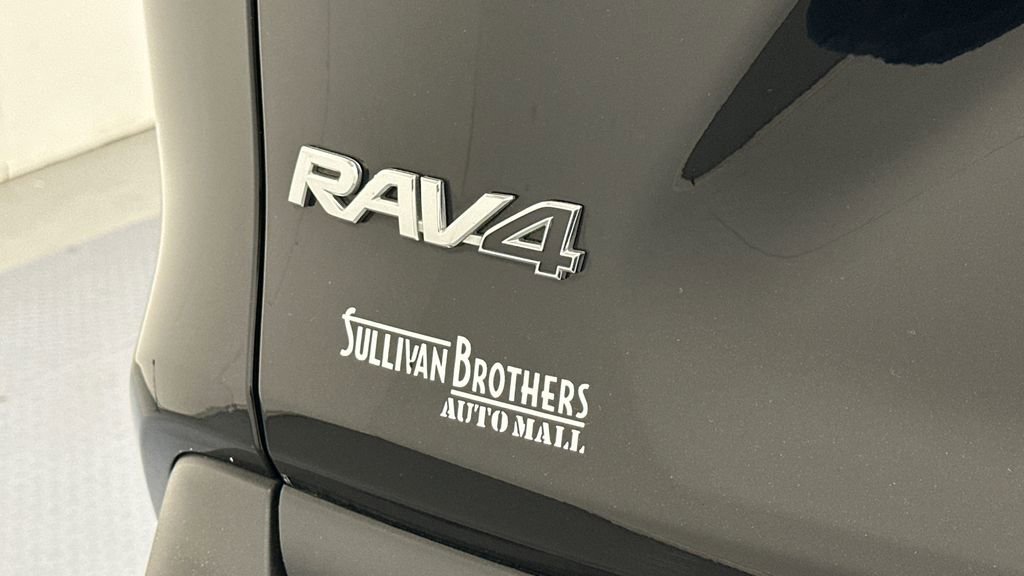 Certified 2022 Toyota RAV4 XLE w/ Convenience Package image 19
