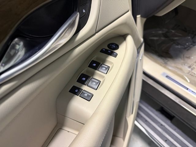 Used 2020 Cadillac Escalade Premium Luxury w/ LPO, Radiant Package AWD/4WD image 13