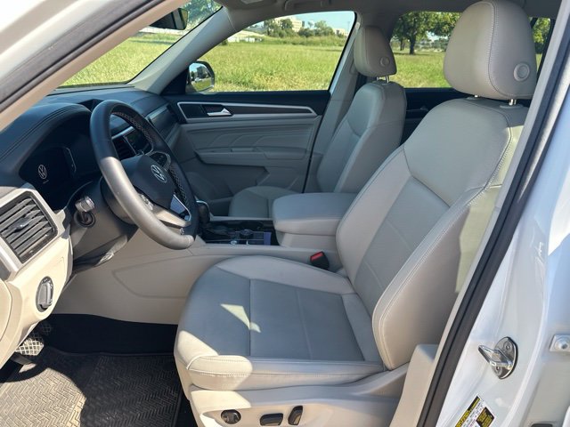 Used 2023 Volkswagen Atlas SE w/ Black Wheel Package AWD/4WD image 10